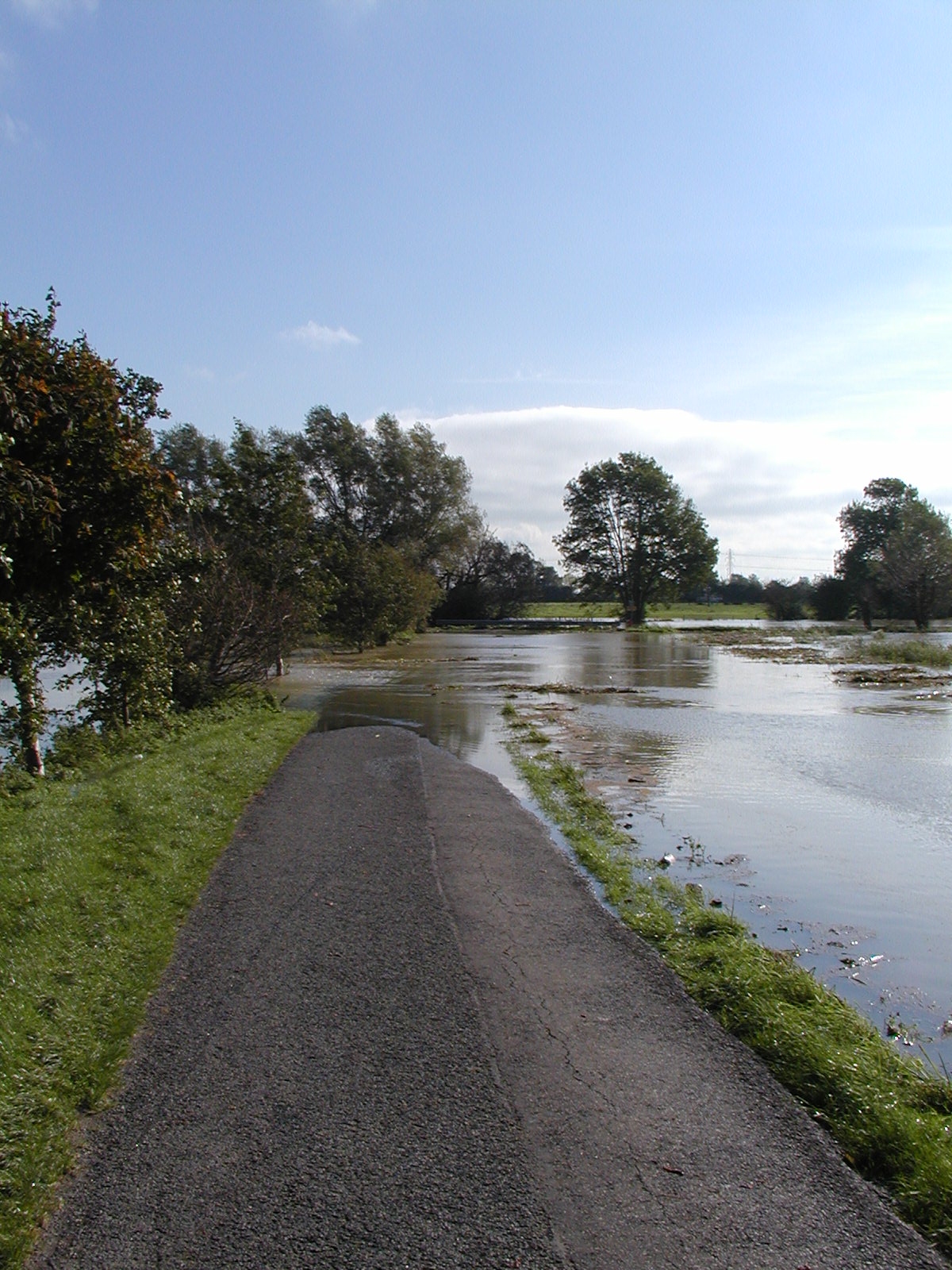 Flooding in Fen Road - October 2001