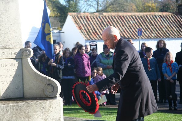 Richard Summerfield lays a wreath